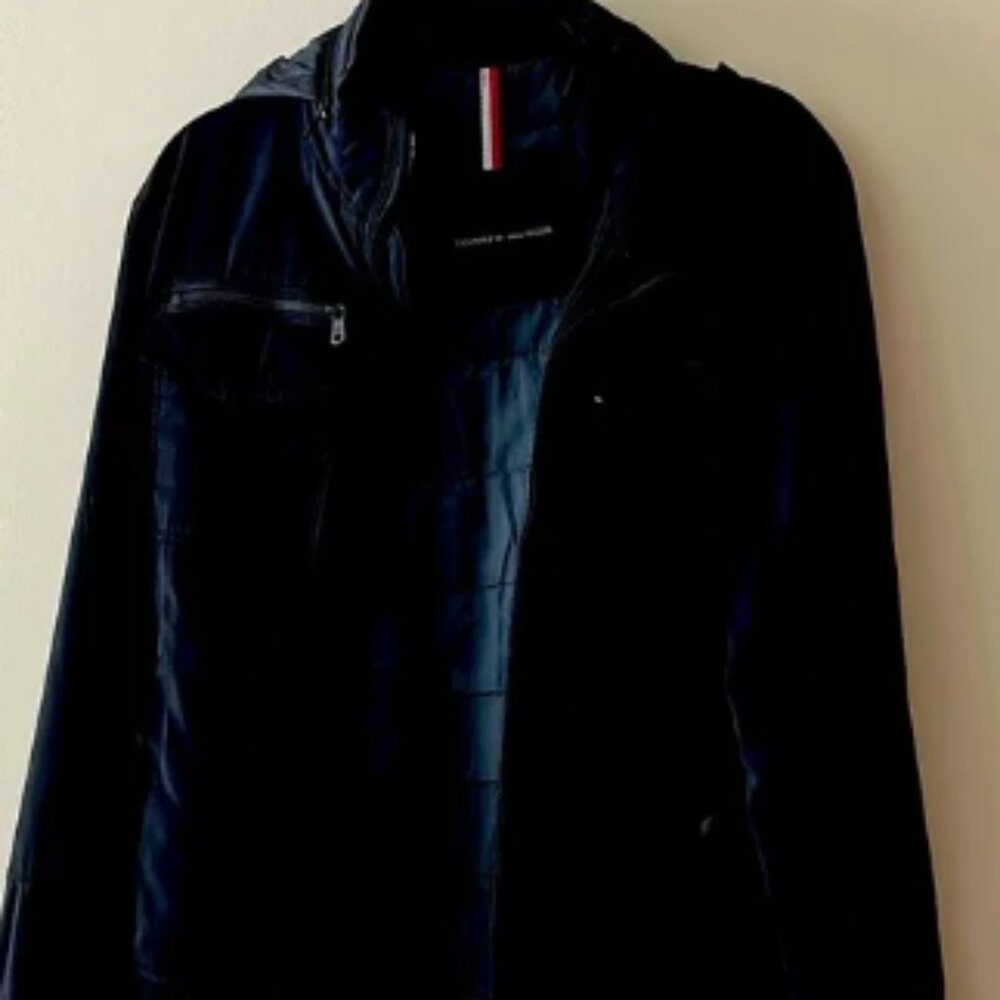 Men’s puffer jacket by Tommy Hilfinger like new.